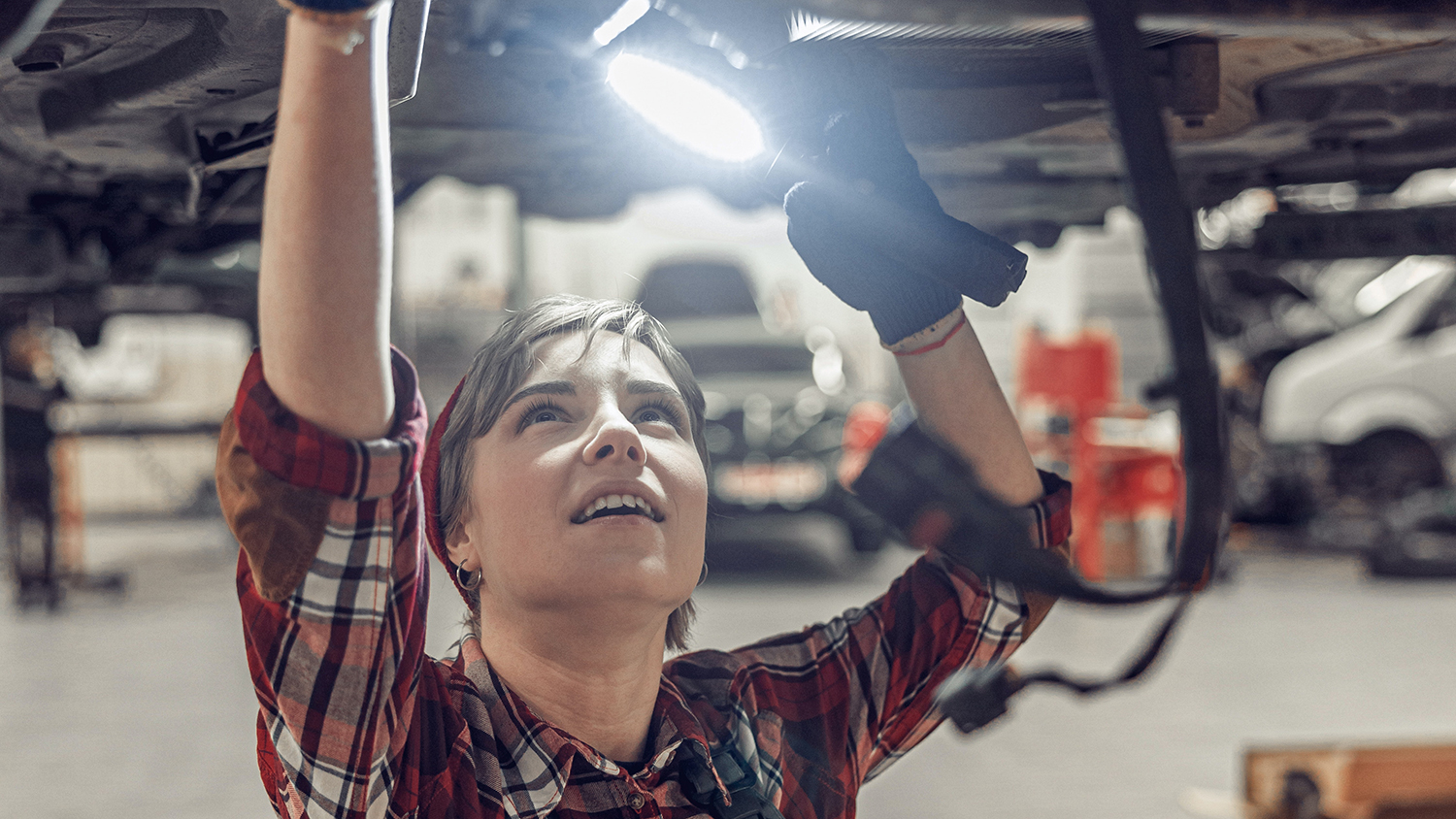 woman using light to repair car